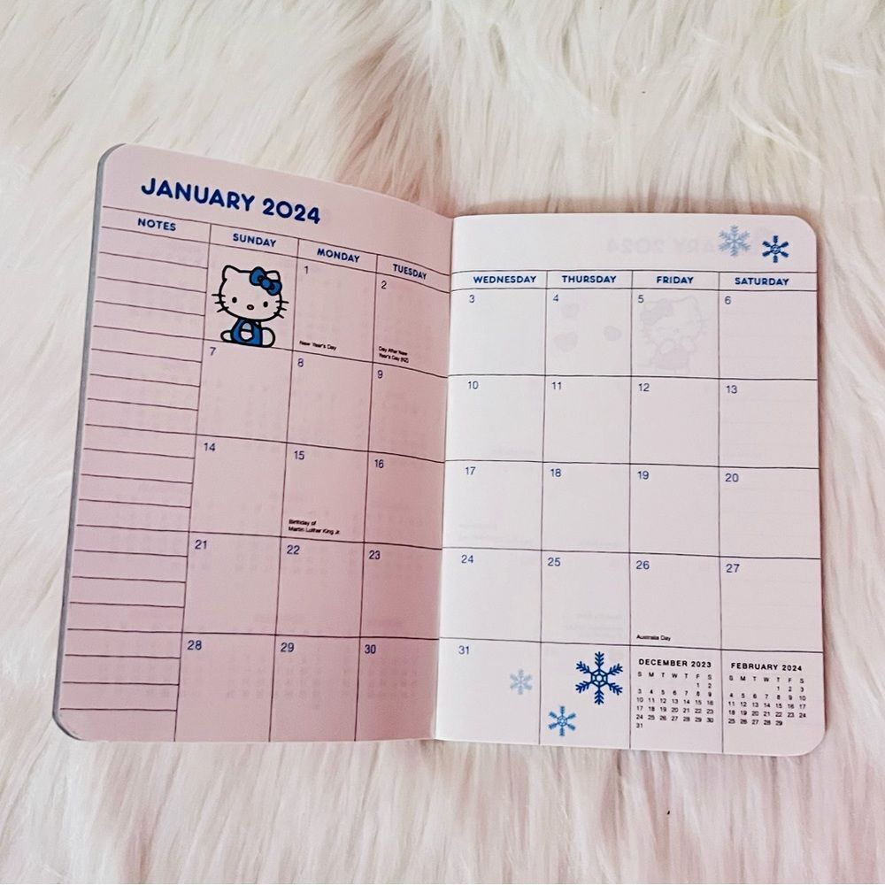 Hello Kitty Monthly Planner - Picture 4 of 6